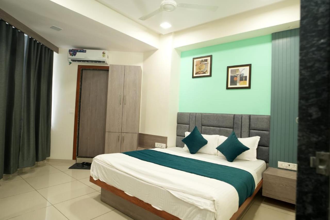 Hotl Sunsky Hotel Vadodara Eksteriør billede